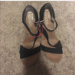 Black TOMS Wedges NWT 🎀